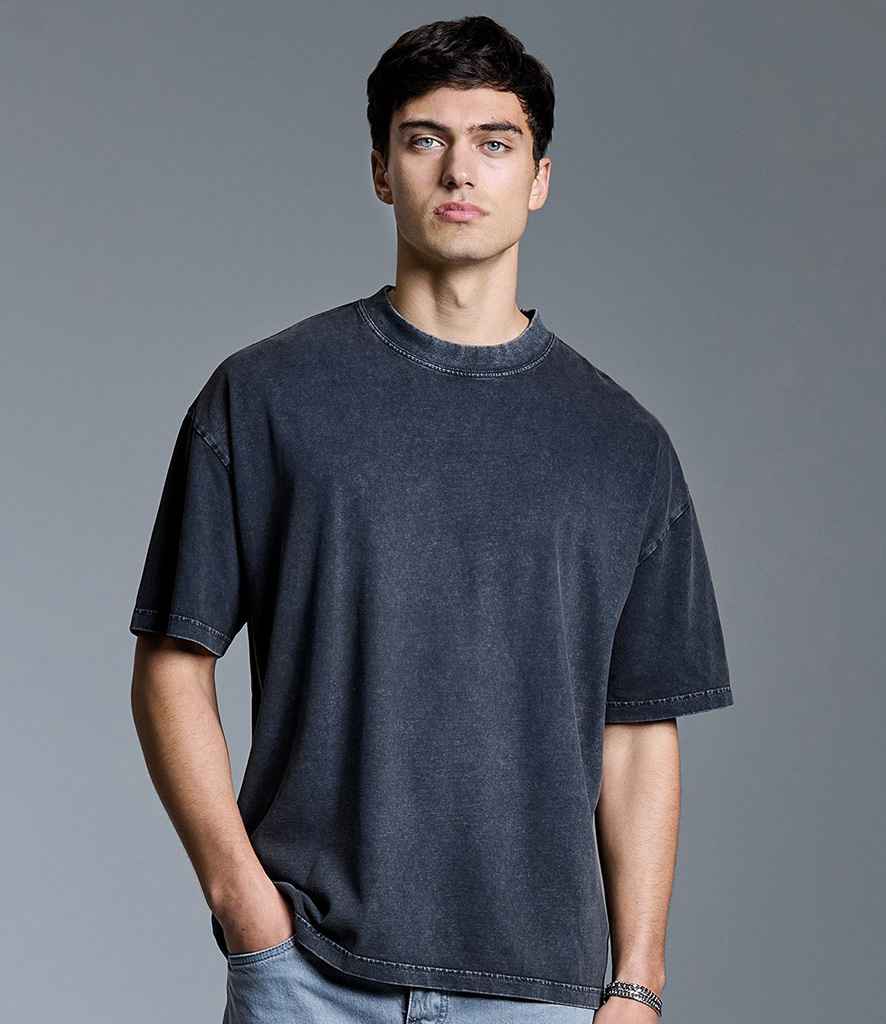 AM19 Washed Black Model